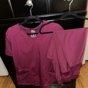 Plus size Dickies scrubs SET size 2x (wine)